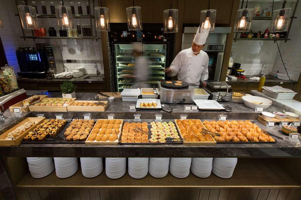 Hotel Grand Hyatt Taipéi Restaurante foto A buffet at a hotel