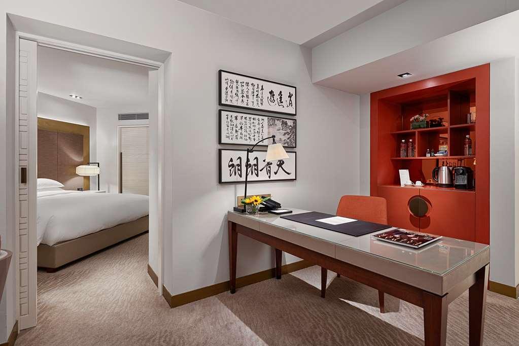 Hotel Grand Hyatt Taipéi Habitación foto A suite at the Mandarin Oriental, Beijing